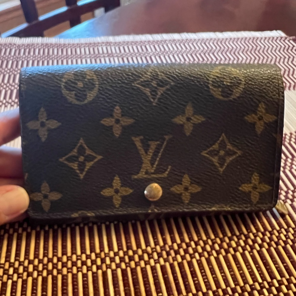 Louis Vuitton wallet - Picture 1 of 7